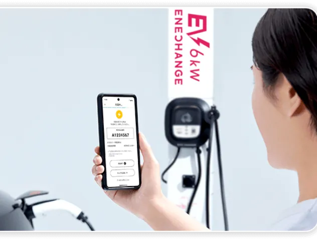 充電器の設置・運用×ドライバー向けアプリのオールインワンサービスを使う人のイメージ